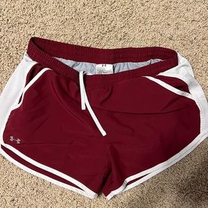 Women’s Medium Under Armour Maroon and White shorts with pockets